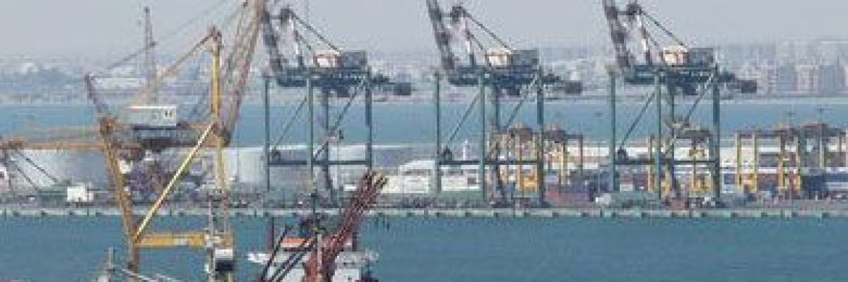 100-مليون-دولار-اضرار-ميناء-عدن-بسبب-الحرب