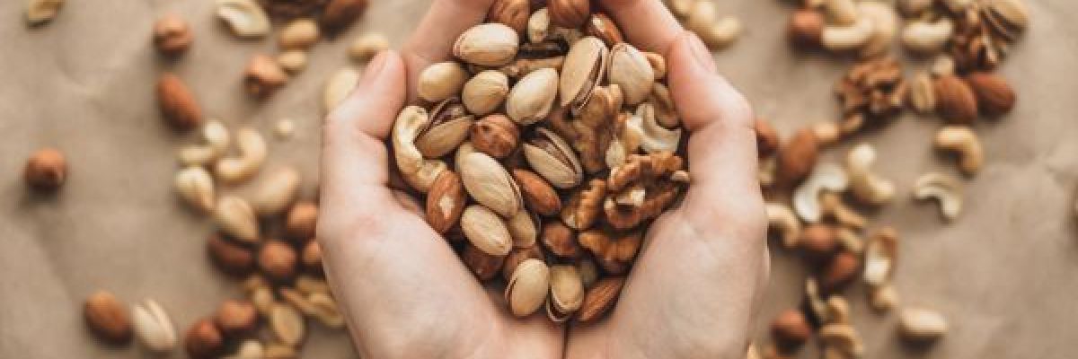 4-اسباب-تجعلك-تتناول-المكسرات-في-شهر-رمضان