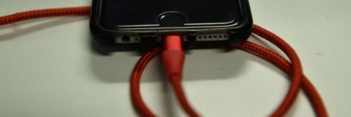 ابل_-تختبر-هاتف-_ايفون_-بشاحن-USB-C