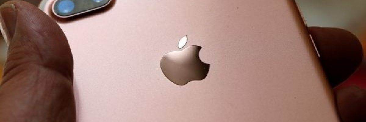 ابل_-تعرض-مليون-دولار-لكل-شخص-يستطيع-اختراق-هواتفها