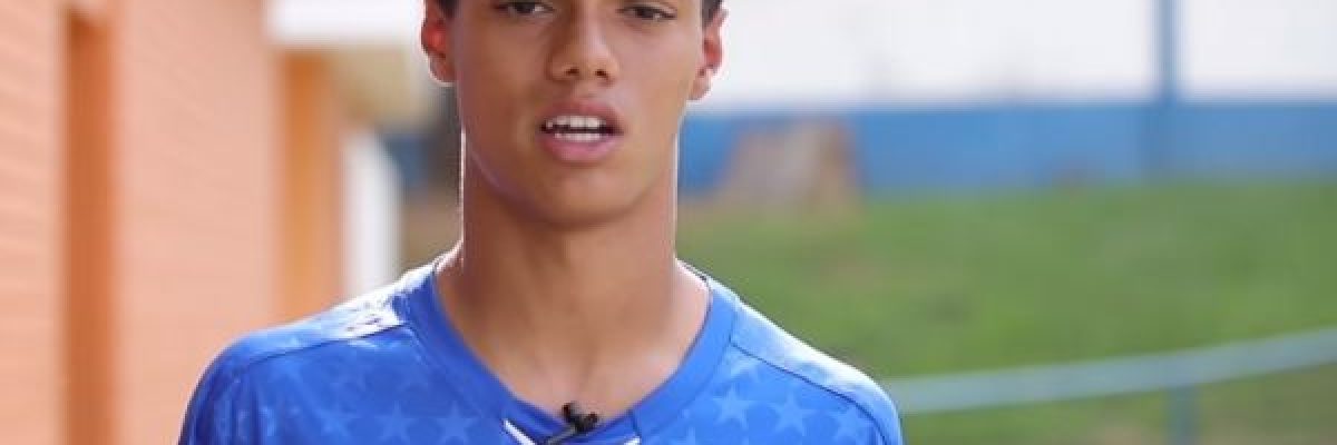 ابن-رونالدينيو-صاحب-الـ14-عاماً-يوقع-اول-عقده-احترافي