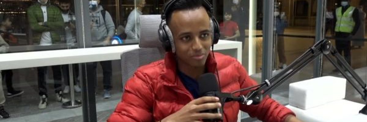 ابو-فلة_-يحبس-نفسه-في-غرفة-لجمع-10-ملايين-دولار-لصالح-اللاجئين-خلال-الشتاء-فيديو