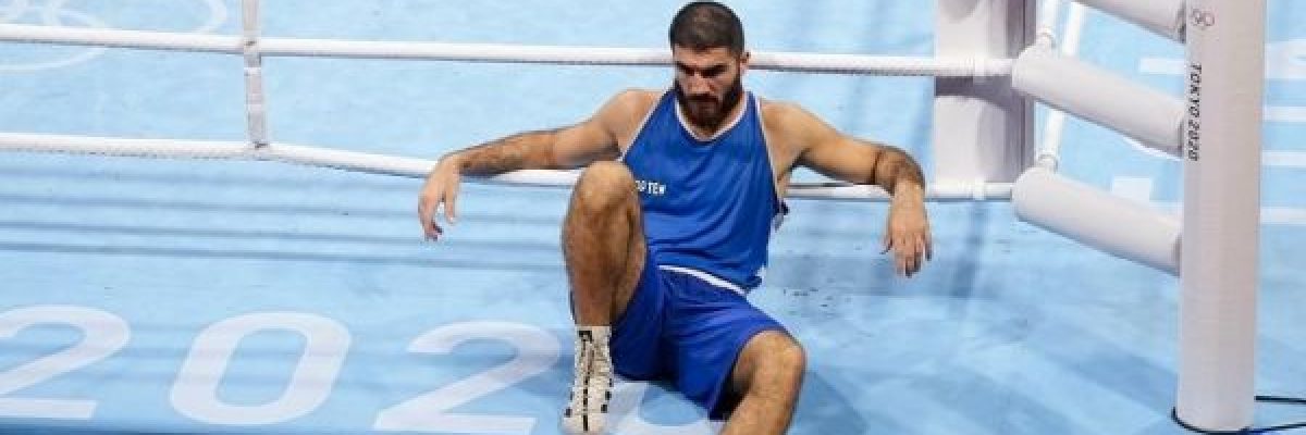 احتجاج-نادر-لملاكم-فرنسي-في-اولمبياد-طوكيو-فيديو