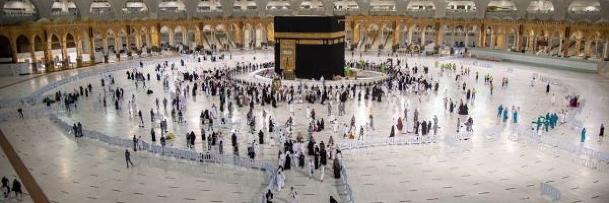 ازالة-الحواجز-الوقائية-حول-الكعبة-المشرفة-صورة