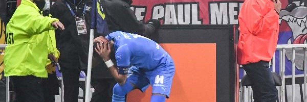 اصابة-لاعب-بعبوة-مياه.-تاجيل-مباراة-ليون-ومرسيليا-بعد-احداث-الشغب