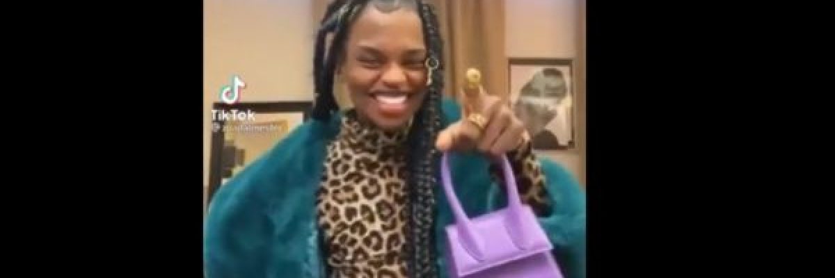 اطلالة-_نسائية_-لعارض-ازياء-سعودي-تثير-جدلا-واسعا