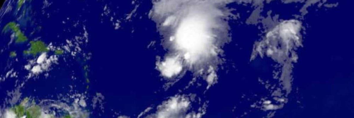 اعصاران-نادران_-في-وقت-واحد-يثيران-قلقا-علميا