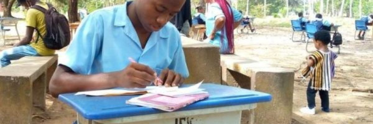 الامانة-تغير-مسار-حياة-شاب-فقير-بعد-اعادة-50-الف-دولار-لصاحبها