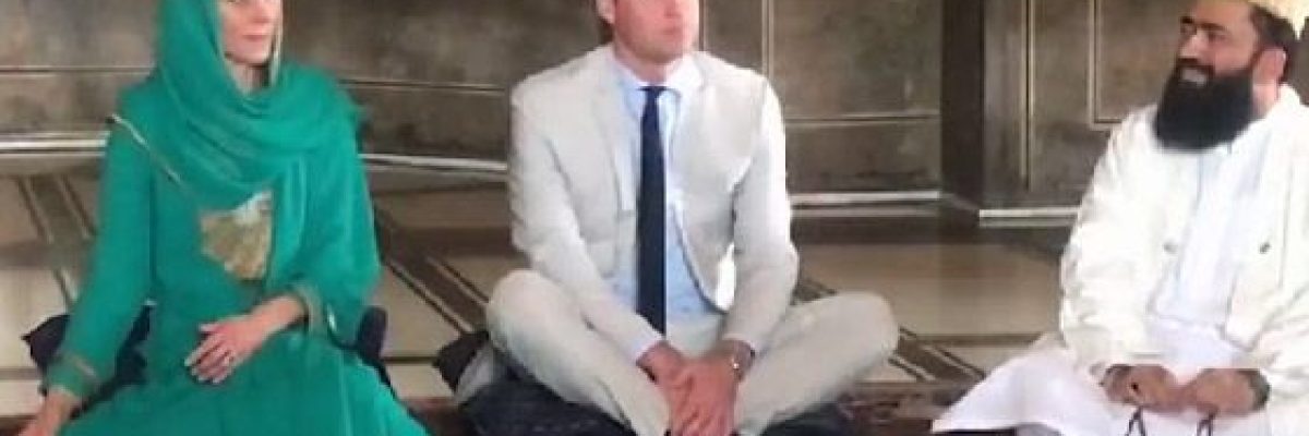 الامير-وليام-وكيت-يستمعان-للقران-في-مسجد-بباكستان