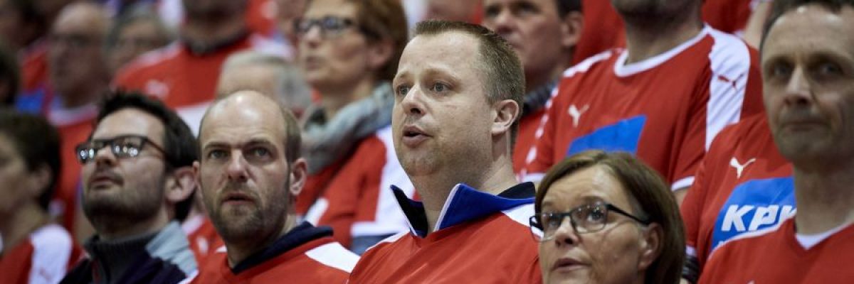 التشيكيون-يطالبون-بتغيير-نشيدهم-المكوّن-من-بيتٍ-شعريٍ-يتيم-10-حقائق-مثيرة-عن-الاناشيد-الوطنية