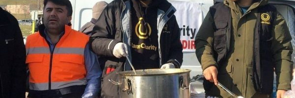 الفنان-ماهر-زين-يوزع-الطعام-على-متضرري-الزلزال-في-تركيا