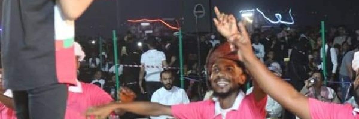 الفنان-هشام-اليمني-يحيي-مهرجانا-غنائيا-حاشدا-في-المكلا