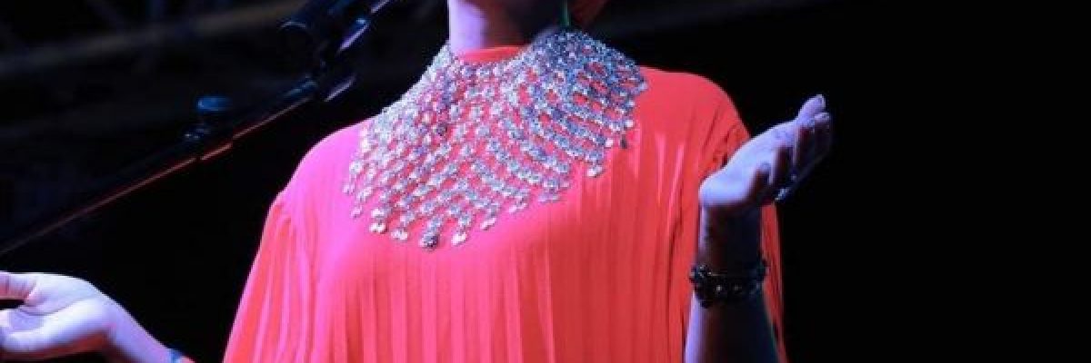 الفنانة-هاجر-نعمان_-مهرجان-البلدة-السياحي-بالمكلا-كان-رائعا-بالحضور-الجماهيري-الكبير