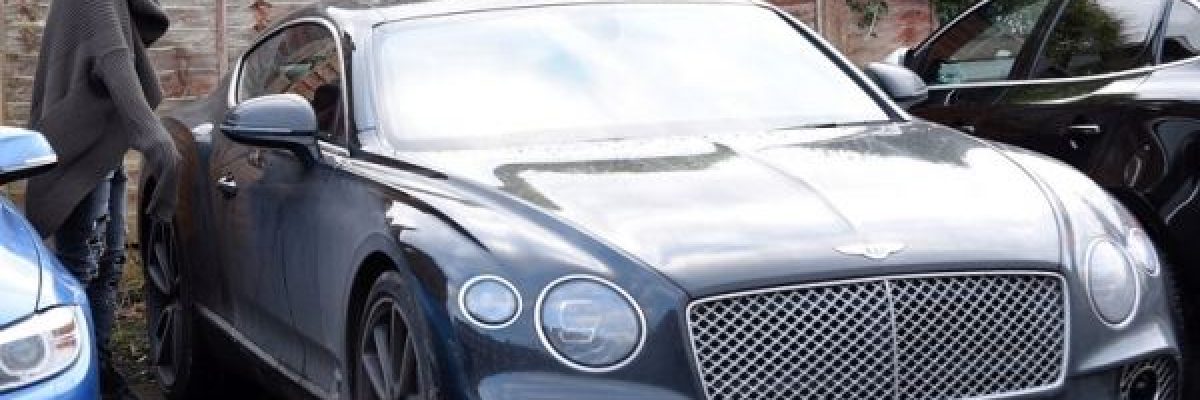 الكشف-عن-عدد-السيارات-الفارهة-التي-يمتلكها-محمد-صلاح-واسعارها