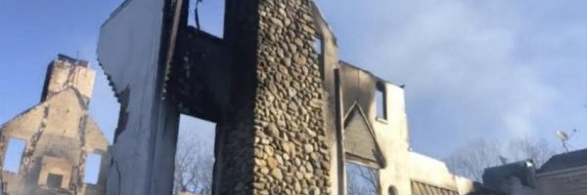 اميركي-يشعل-النار-في-منزله-ليتخلص-من-الثعابين