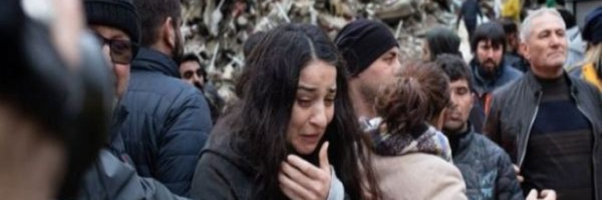 باكستاني-يتبرع-بـ-30-مليون-دولار-لاغاثة-منكوبي-الزلازل