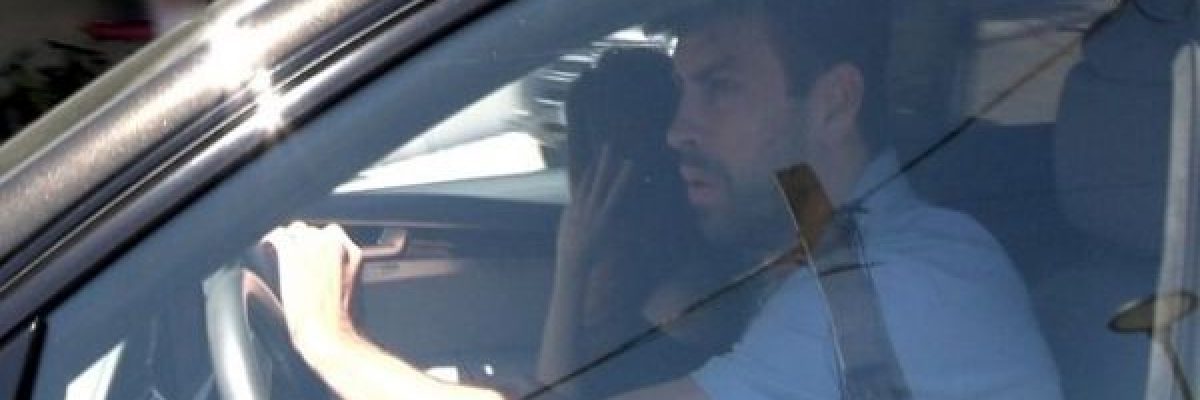 بسبب-شاكيرا.-بيكيه-ينفجر-في-وجه-صحفي-ويكسر-هاتفه