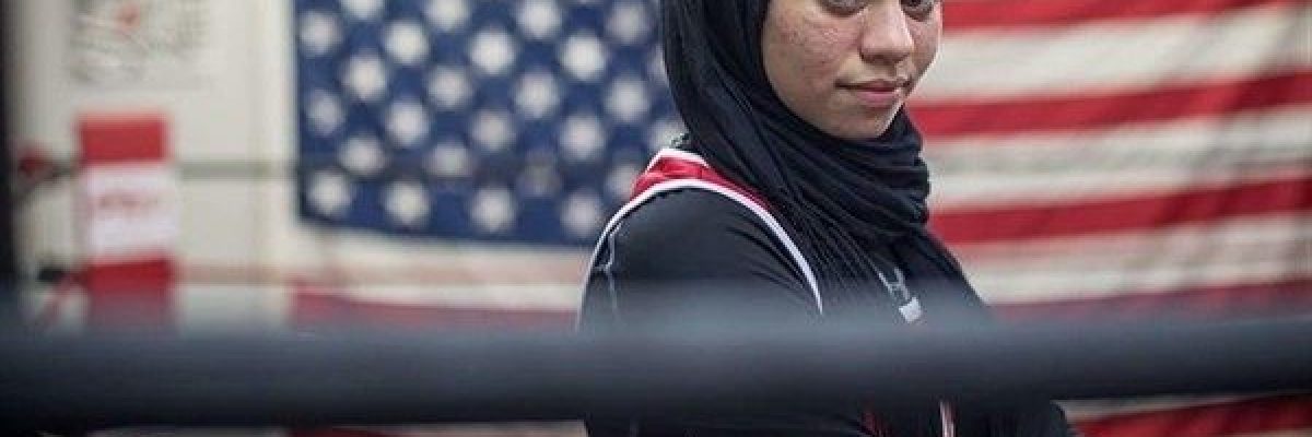 بعد-ان-خيروها-بين-الحجاب-والملاكمة.-هكذا-قررت-اميا-اللحاق-بحلمها