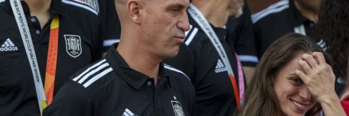 بعد-فضيحة-القُبلة.-روبياليس-يعلن-استقالته-من-رئاسة-الاتحاد-الاسباني