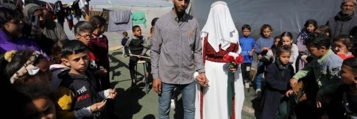 بعد-نبا-استشهادهما.-عروسا-دير-البلح_-نعيش-في-خيمتنا-وسنذهب-للعمرة-بعد-الحرب بعد-نبا-استشهادهما.-عروسا-دير-البلح_-نعيش-في-خيمتنا-وسنذهب-للعمرة-بعد-الحرب