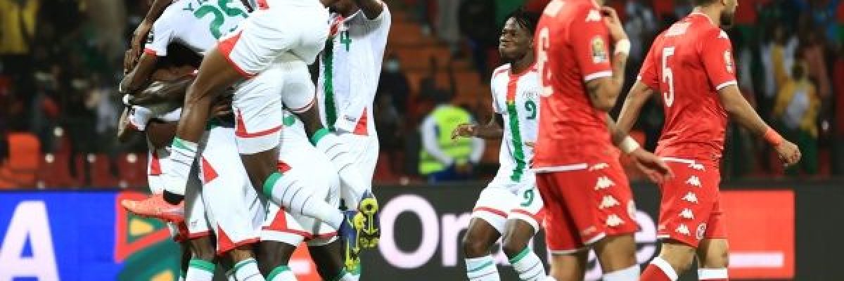 بوركينا-فاسو-تقصي-منتخب-تونس-وتبلغ-نصف-النهائي