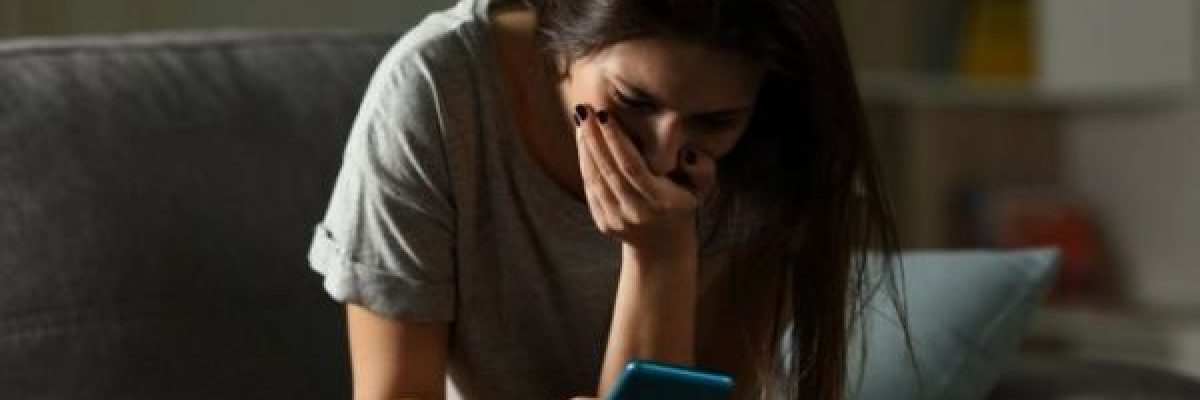 تطبيق-الكتروني-يستطيع-_تعرية-النساء_-يثير-جدل