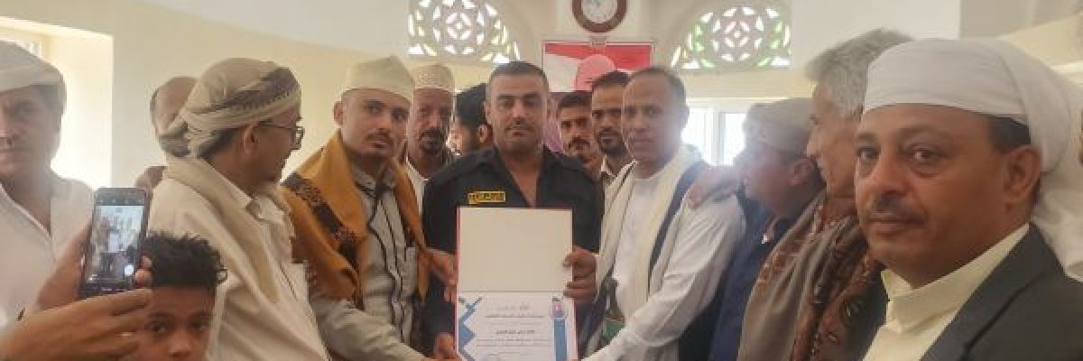 تعز-.-منتدى-شبابي-يكرم-مدير-ادارة-الامن-ونائبه-بالمسراخ تعز-.-منتدى-شبابي-يكرم-مدير-ادارة-الامن-ونائبه-بالمسراخ