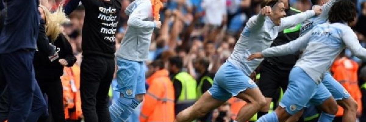 تغريم-مانشستر-سيتي-بسبب-اجتياح-جماهيره-للملعب-عقب-فوزه-باللقب