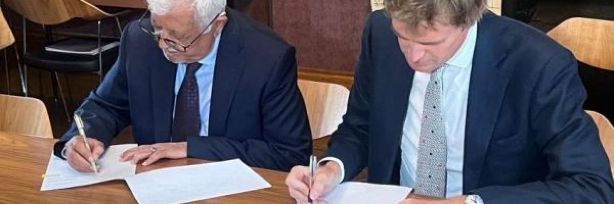 توقيع-اتفاقية-لايداع-قطع-اثرية-يمنية-نفيسة-في-متحف-بريطاني