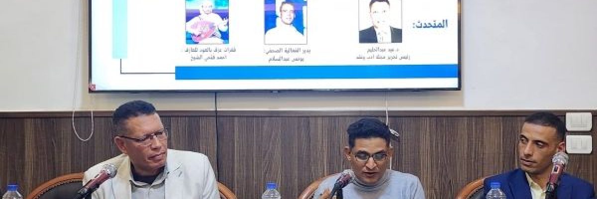 توقيع-كتاب-_جلوسا-على-العين-او-وقوفا_-للشاعر-الارياني-بالقاهرة