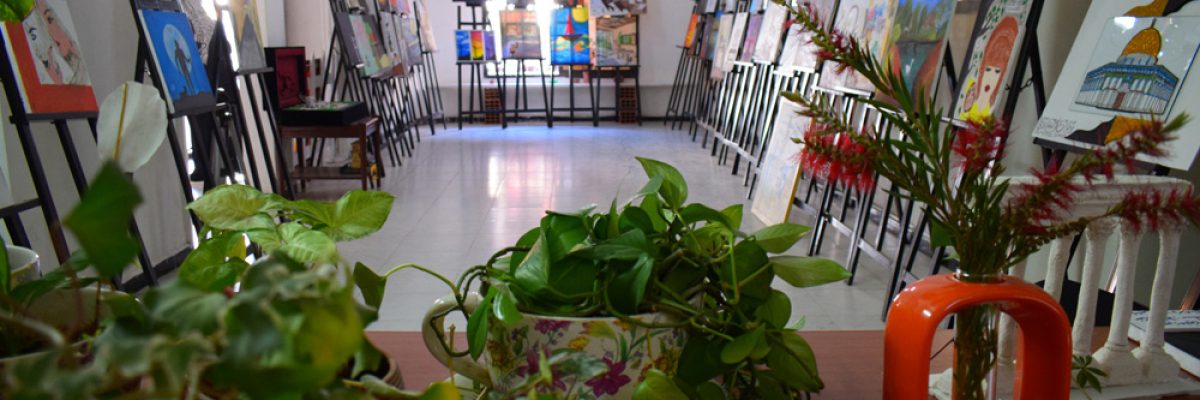 جامعة-الملكة-اروى-تشارك-في-فعالية-المعرض-الفني-التشكيلي-المفتوح-