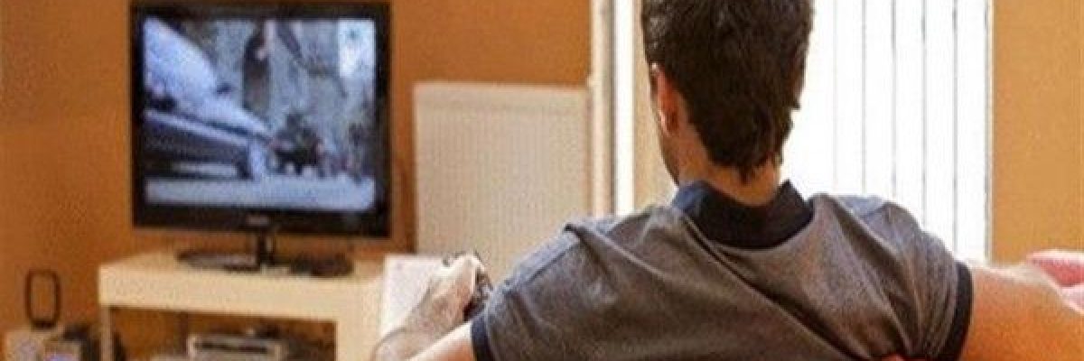 دراسة-_-مشاهدة-التلفاز-سبب-لسرطان-الامعاء