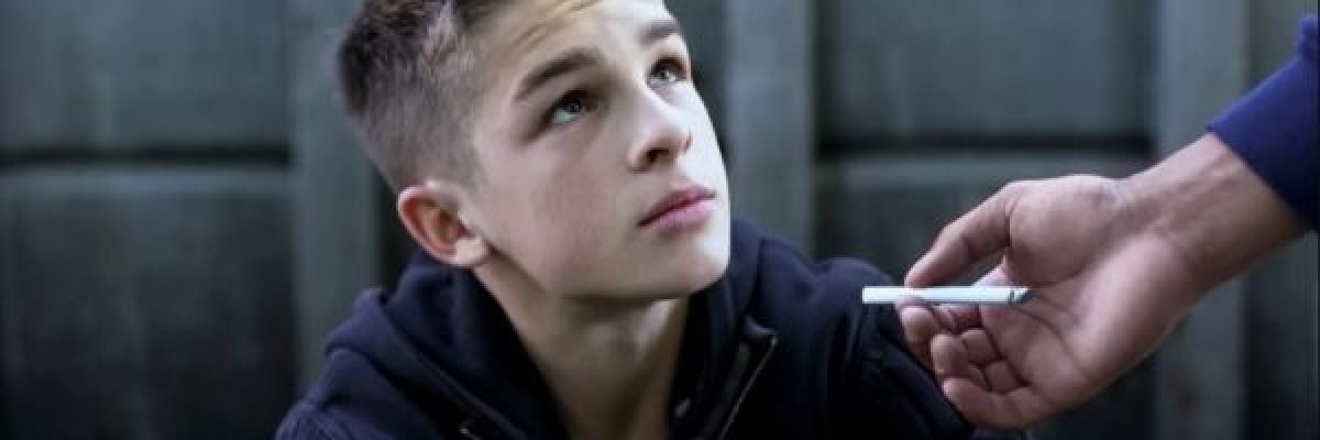 دراسة_-قضاء-سبع-ساعات-يوميا-على-مواقع-التواصل-يزيد-خطر-التدخين