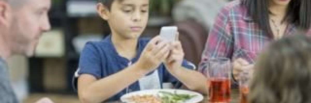 دراسة_-لا-مخاطر-من-استخدام-الاطفال-للهواتف-الذكية-والكمبيوتر