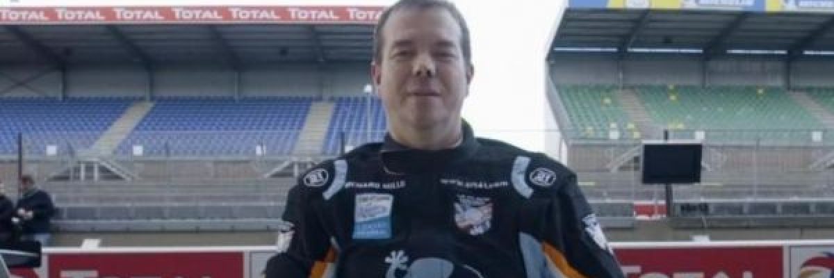 رجل-مبتور-الاطراف-يقود-سيارة-سباق-فيديو