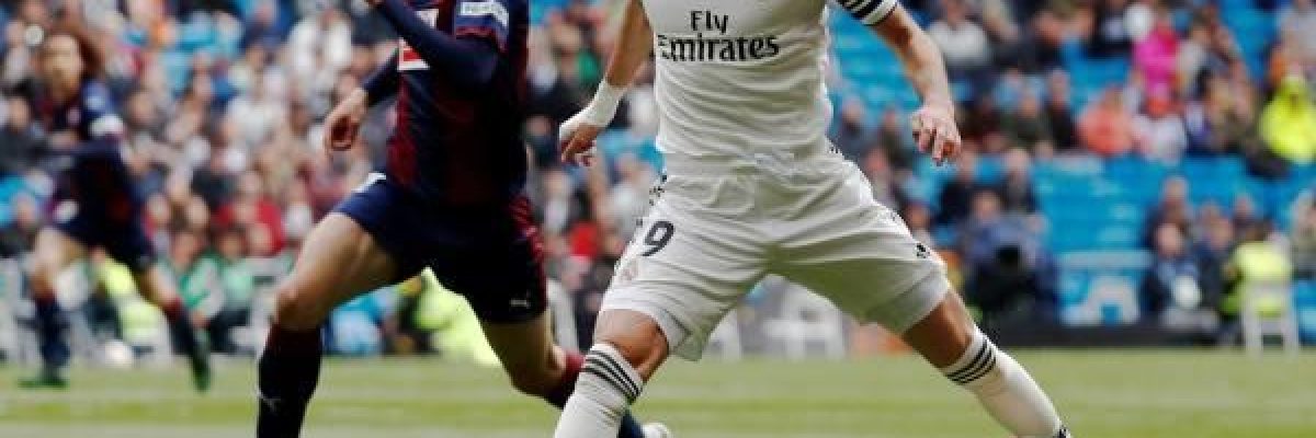 ريال-مدريد-يقلب-الطاولة-على-ايبار-بثنائية-بنزيما