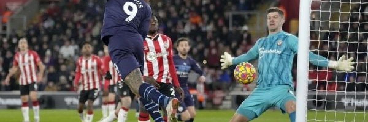 ساوثهامتون-يوقف-قطار-انتصارات-مانشستر-سيتي