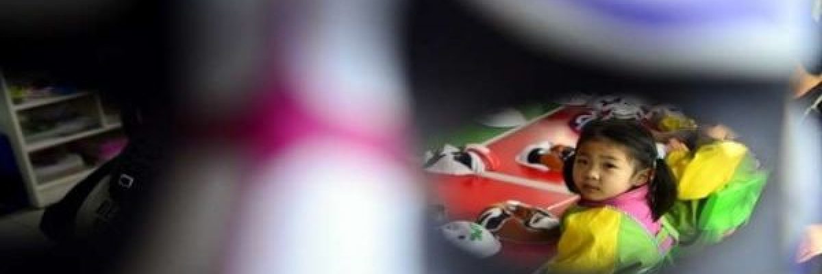 سيدة-ثلاثينية-تطعن-14-طفلا-في-روضة-فيديو