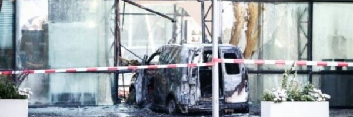 شاحنة-صغيرة-تقتحم-مكاتب-صحيفة-بارزة-في-امستردام