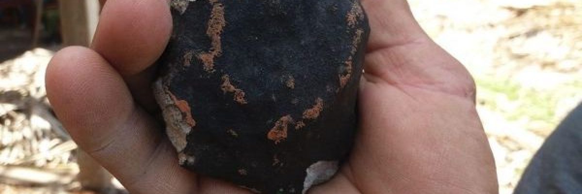 شاهد-حجارة-تسقط-من-السماء-بعد-سماع-دوي-انفجار-نيزك