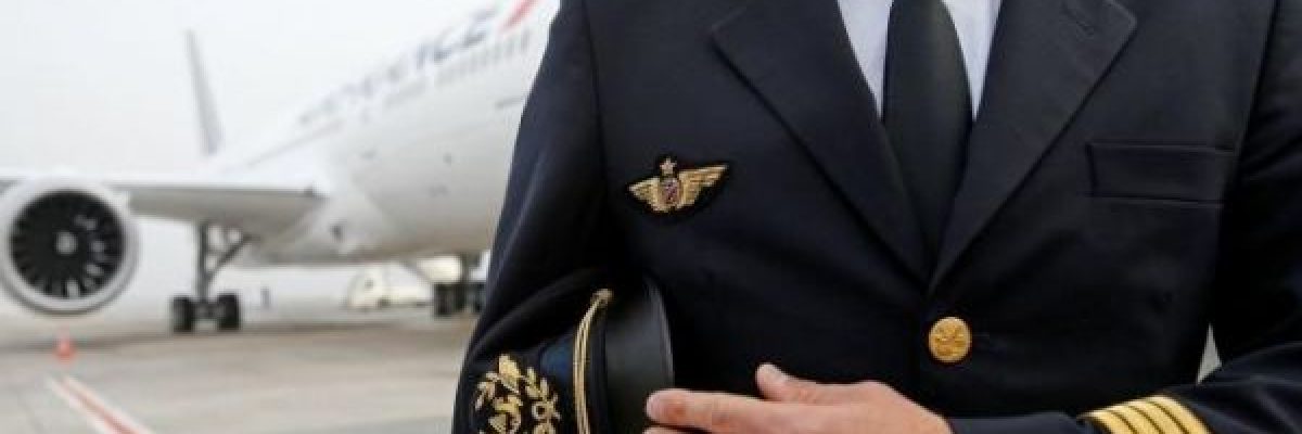 شاهد-طيار-ومضيفة-يتبادلان-اللكمات-بالوجه