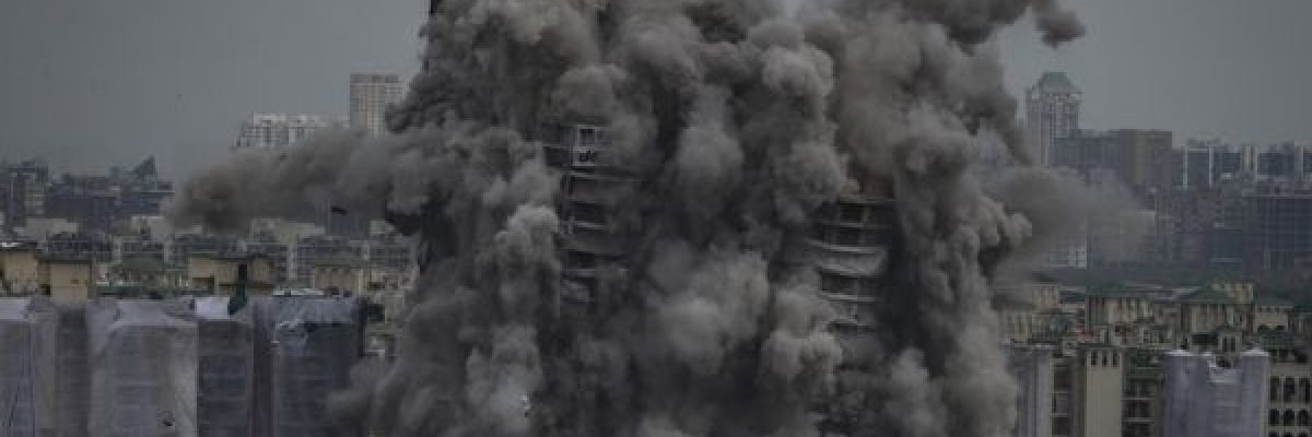 شاهد.-تهدم-برجين-سكنيين-خلال-ثوان-بـ-3500-كيلوغرام-من-المتفجرات