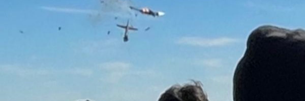 شاهد.-فيديو-مروع-لاصطدام-وتحطم-طائرتين-خلال-عرض-جوي-بمدينة-امريكية