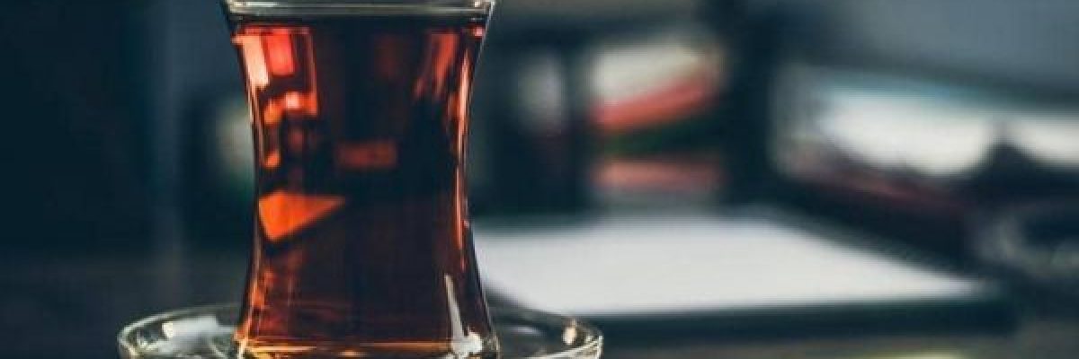 شرب-كوب-شاي-يمكن-ان-يعزز-قوة-المخ-ويحسن-اداء-المهام