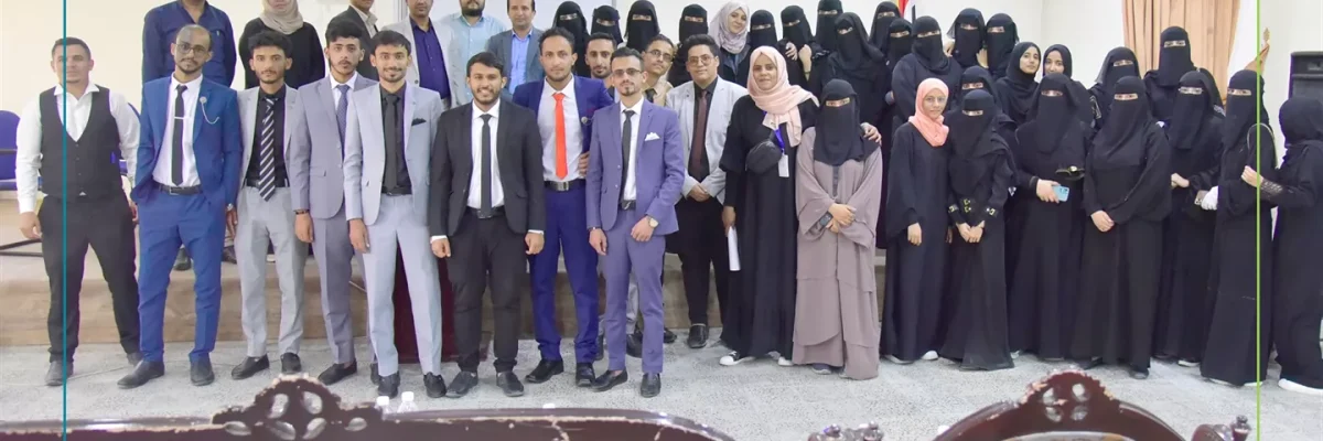 طلبة-المختبرات-في-جامعة-الملكة-اروى-يناقشون-ابحاث-تخرجهم