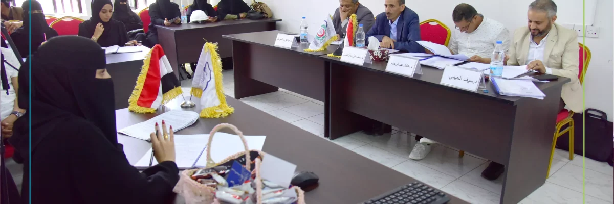 طلبة-كلية-الحقوق-بجامعة-الملكة-اروى-يناقشون-ابحاث-تخرجهم