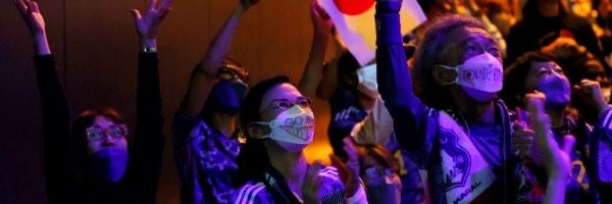 على-خطى-العرب.-مشجعة-يابانية-ترفض-التحدث-الى-صحيفة-اسرائيلية