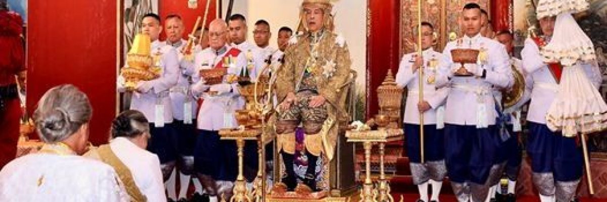 عيّن-حبيبته-جنرالاً-للجيش،-وسمى-كلبه-قائد-القوات-الجوية.-من-هو-ملك-تايلاند-الجديد؟