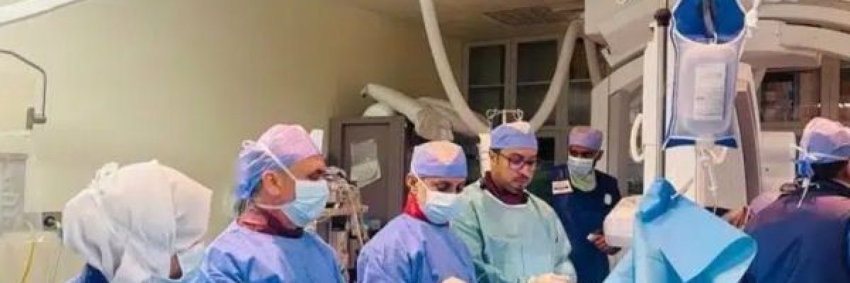 فريق-طبي-عماني-يستخدم-تقنية-حديثة-لاجراء-عملية-قلبية