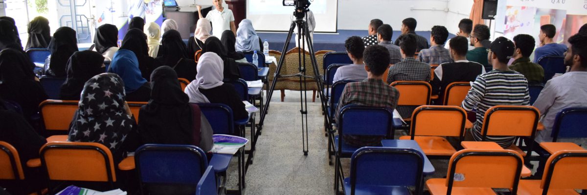 فعالية-ارشادية-للطلاب-الراغبين-بالالتحاق-بالجامعات-كيف-تختار-تخصصك-الجامعي